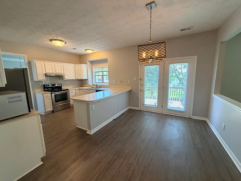 4852 Clifford Cir — Photo 7