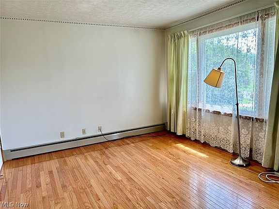 4th image of 30 Kern Dr