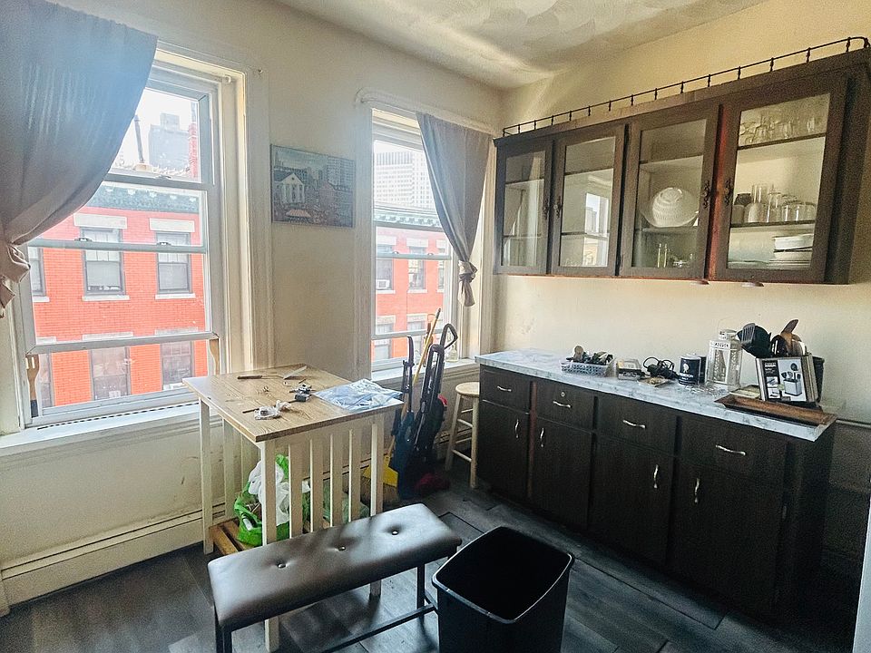 1st image of 39 Cooper St APT 4