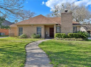 8706 Bent Tree Dr, College Station, TX 77845