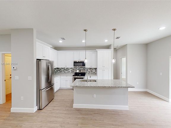 5th image of 655 Gagnon St SE