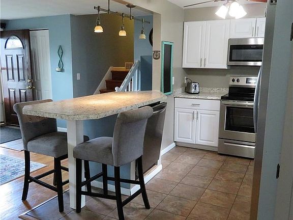 4th image of 5900 Sutton Dr