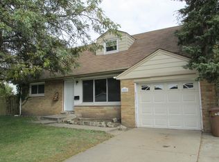 305 S Roselle Rd, Roselle, IL 60172