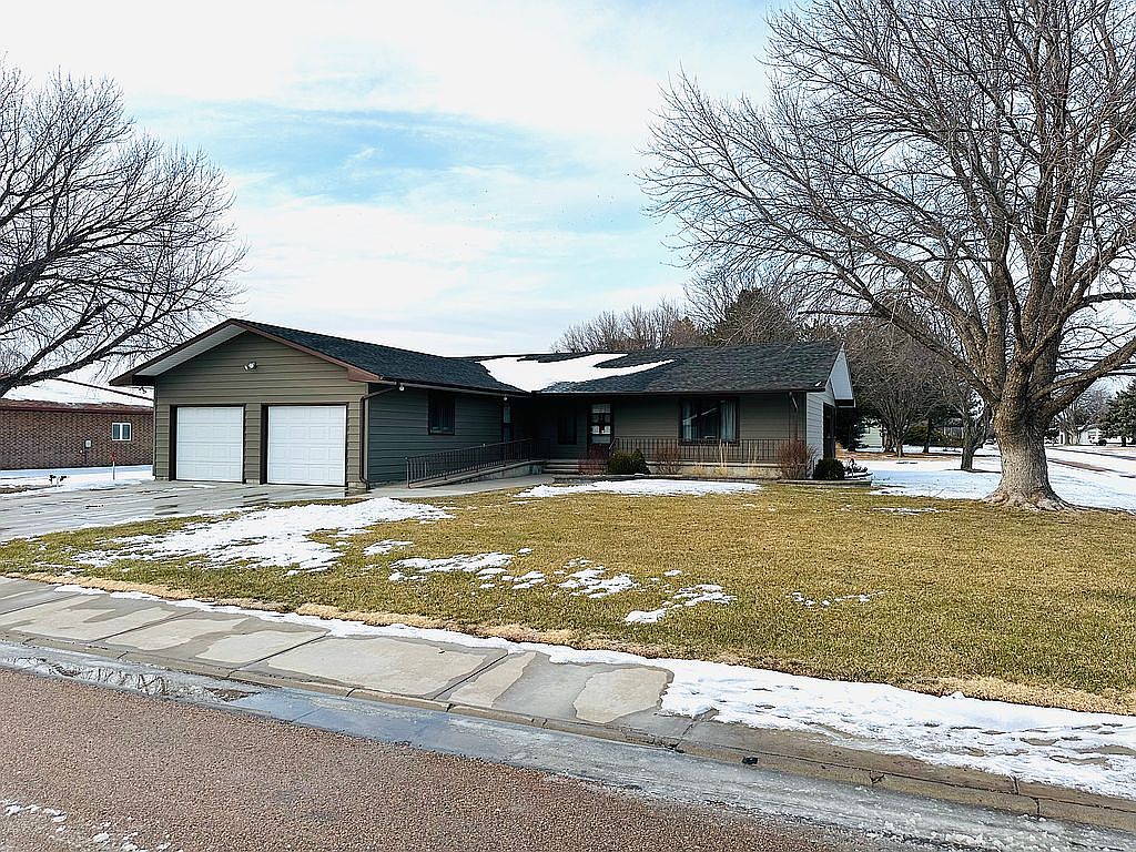 402 E Parks Ave, Montezuma, KS 67867 | Zillow