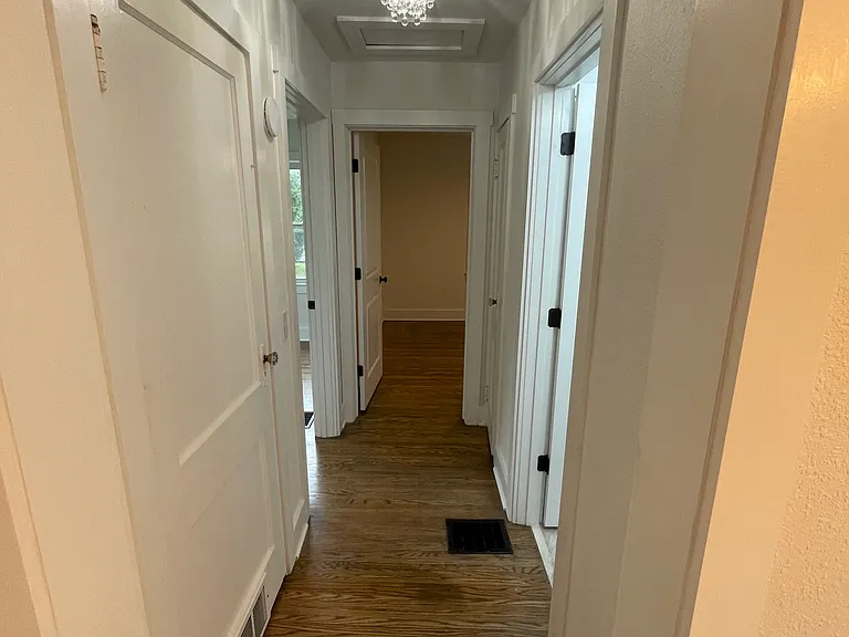 8007 Greenway Dr — Photo 10