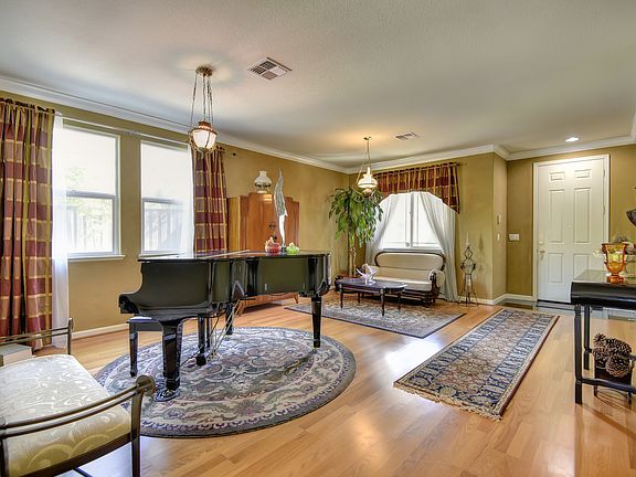 5th image of 105 Sprig Ct