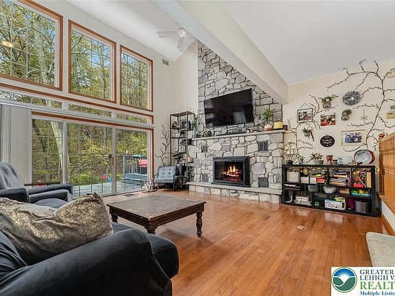 3rd image of 1187 Manzanedo Rd