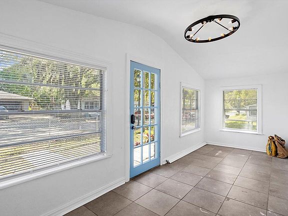 4th image of 269 Selden Ave