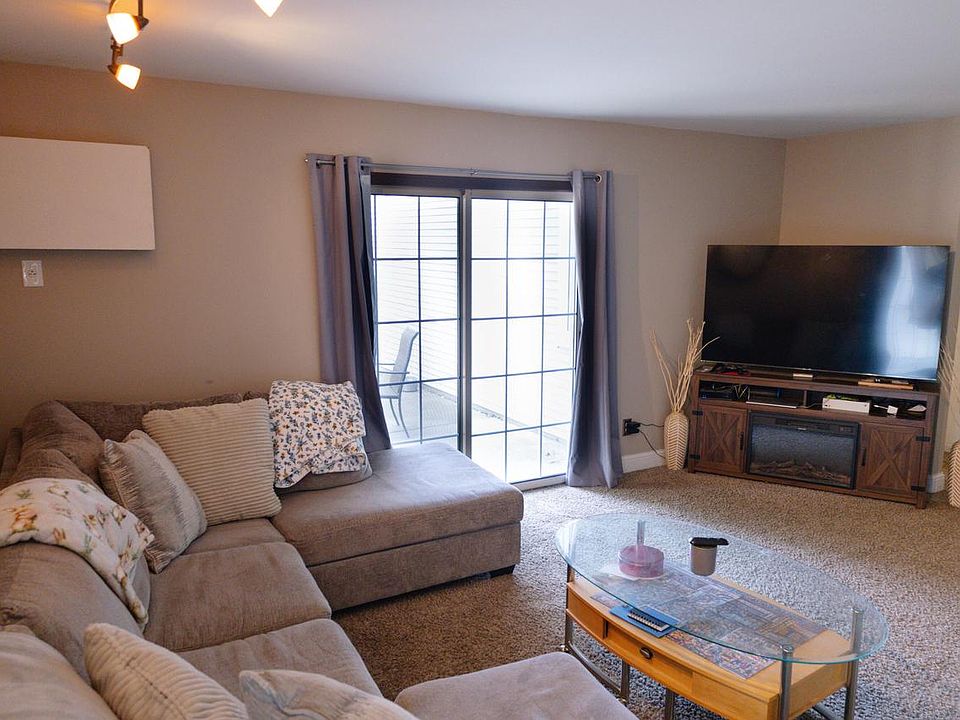 1st image of 401 Slinger ROAD #1