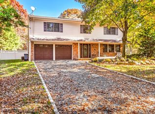 1 Sleepy Ln, Melville, NY 11747