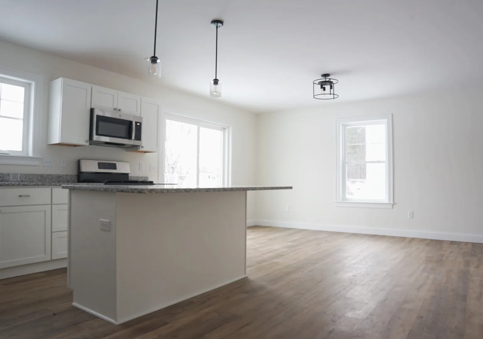 4 bed, 2.5 bath, 2068 sqft, $3,675 — Photo 4