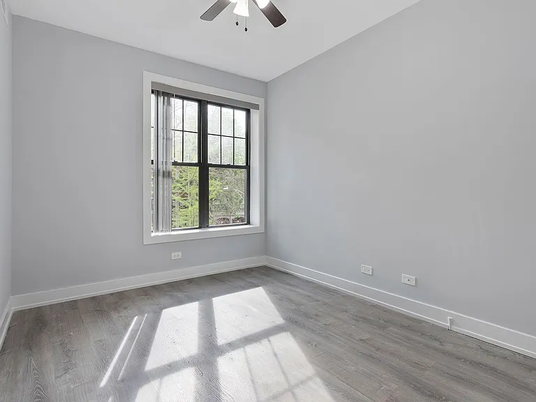 7642 N Eastlake Ter — Photo 12