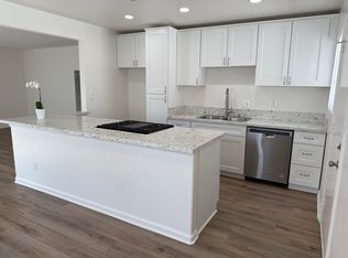 2215 Canyon Dr APT B, Costa Mesa, CA 92627