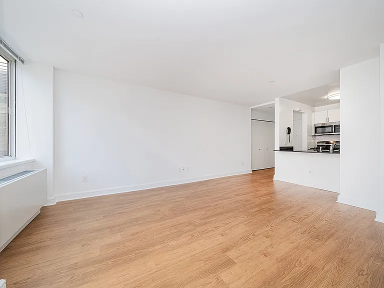 140 Riverside Blvd #721 — Photo 4