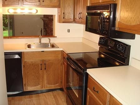 4th image of 38 Highwood Dr