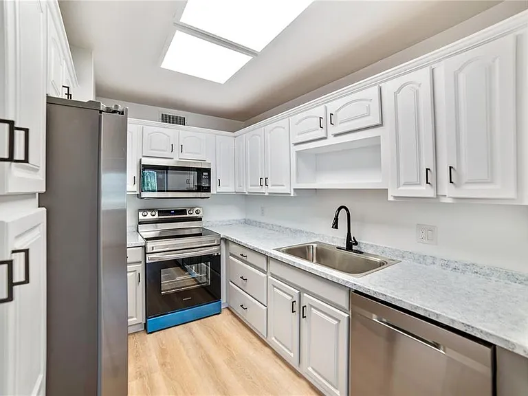 4413 W Rogers Ave — Photo 8