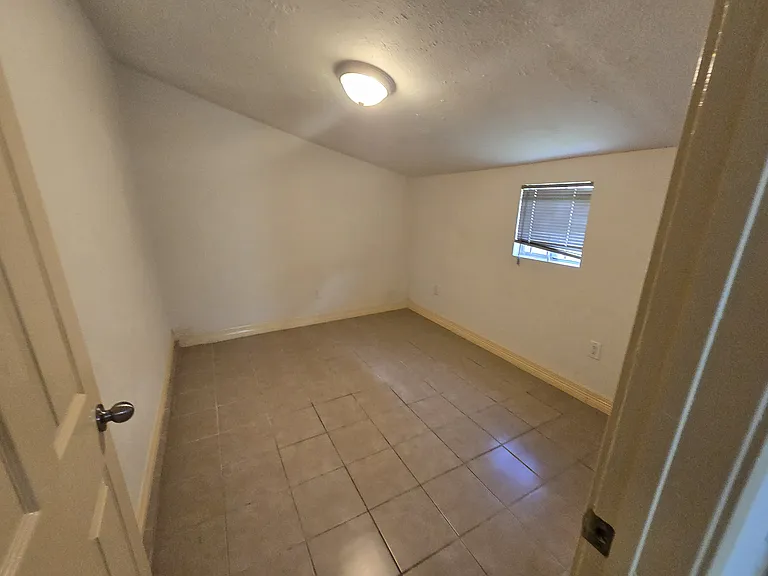 14327 Lorne Dr — Photo 47