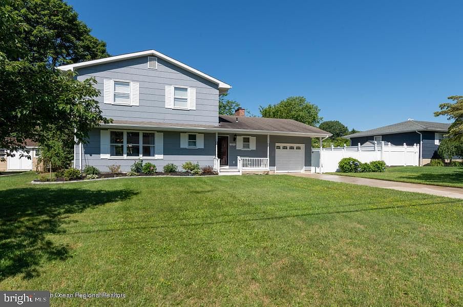 1st image of 526 Vine Ave