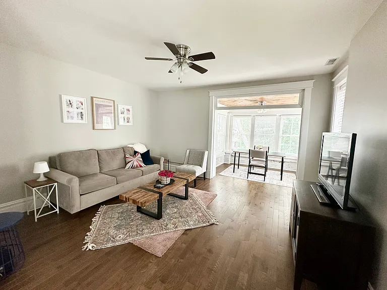 4452 McPherson Ave — Photo 3