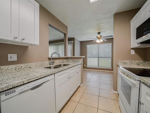 4th image of 8481 Sands Point Dr