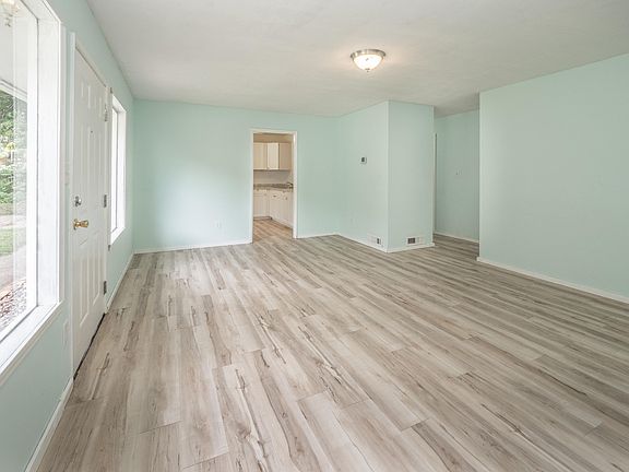 5th image of 1056 E Mosel Ave