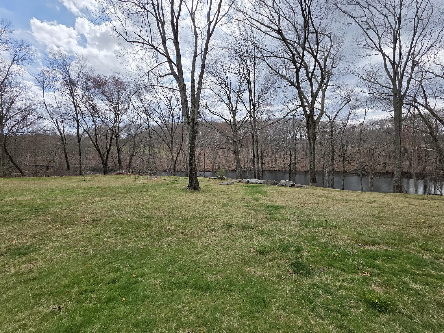  512 Central Ave Groundlvl 1b/1b Utilitiesincluded Laundry Yard! Prkg! — Photo 1