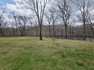 512 Central Ave, Johnston, RI 02919