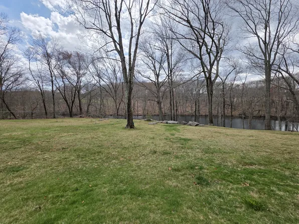 512 Central Ave, Johnston, RI 02919