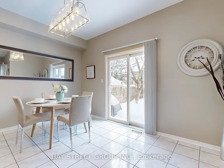 7229 Dime Cres — Photo 10