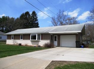 111 W Slifer St, Portage, WI 53901