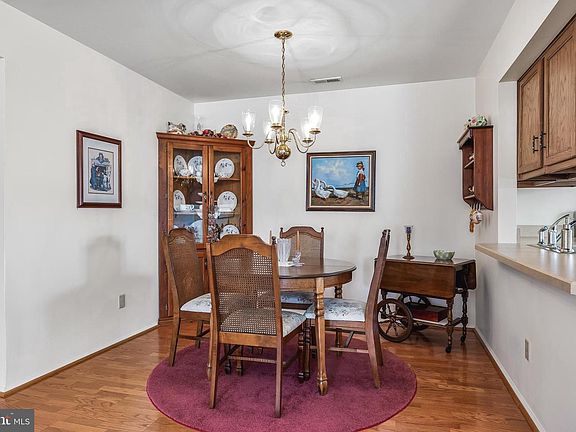 5th image of 3522 Neils Ct