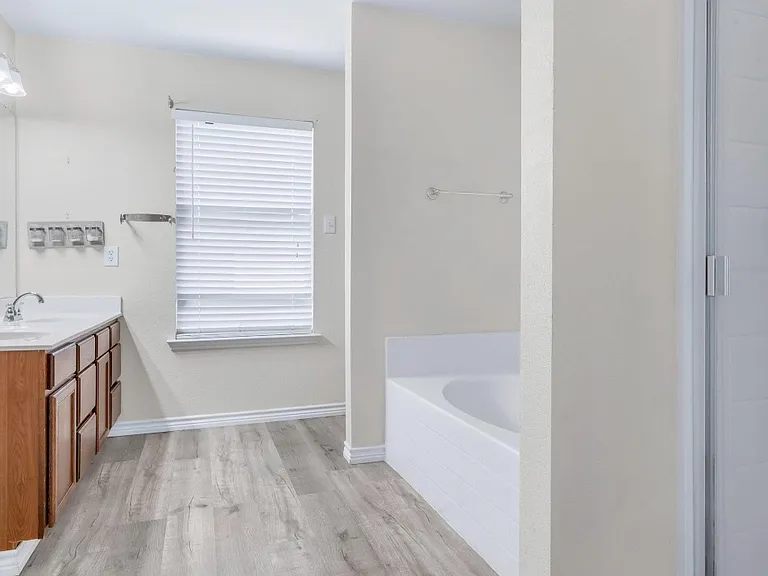 1905 Corriander Trl — Photo 12