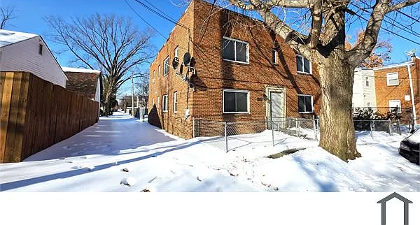 3 bed, 850 sqft, $2,100 — Photo 3