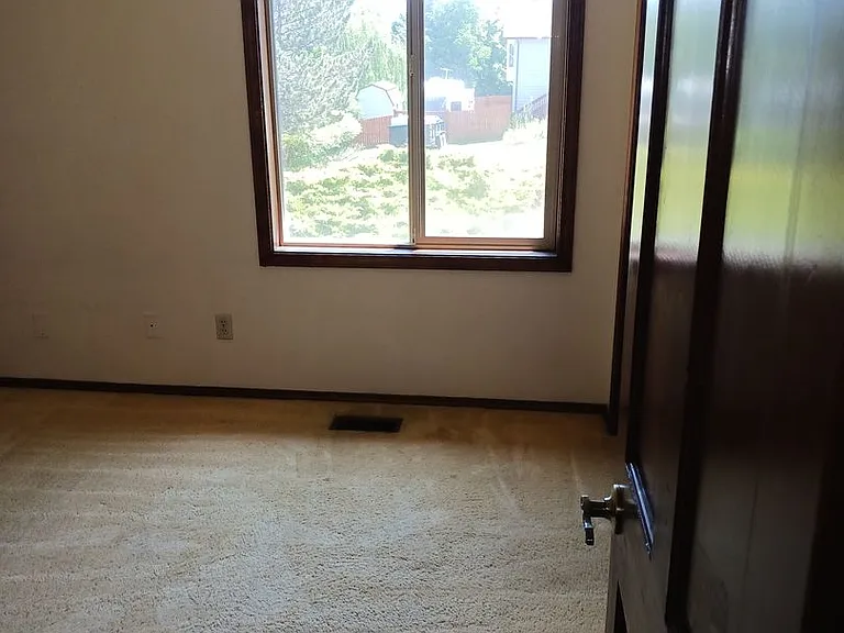 708 Highland Dr — Photo 24