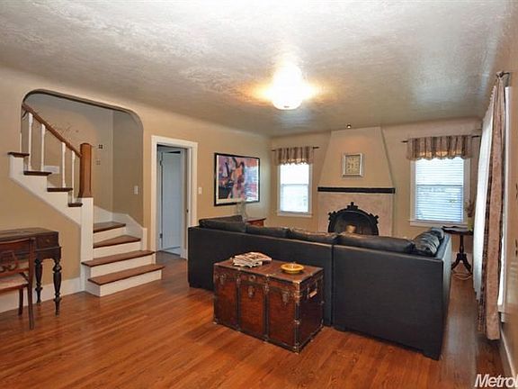 Formal living rm