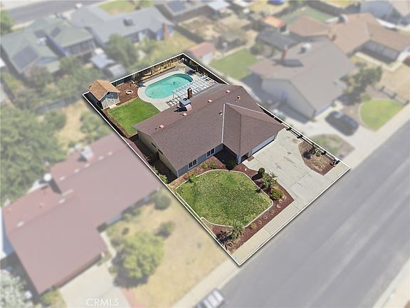 2nd image of 956 Clover Ln