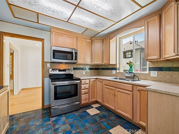3rd image of 449 W Elm Ave