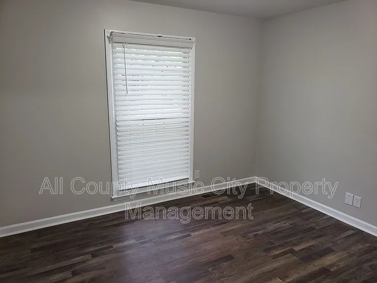 553 Owendale Dr — Photo 7