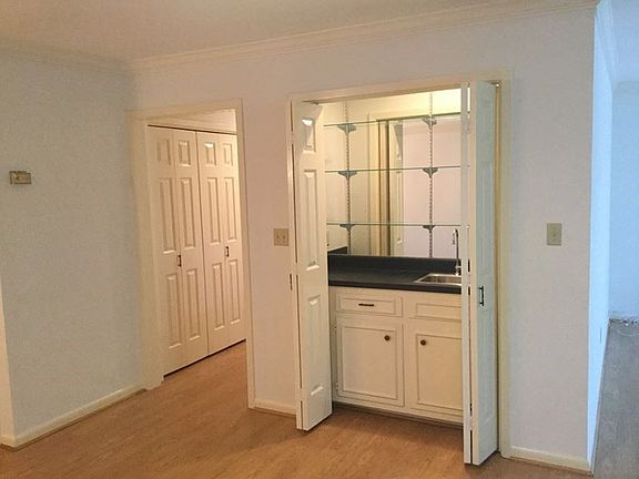 2nd image of 2611 Eisenhauer Rd APT 1604