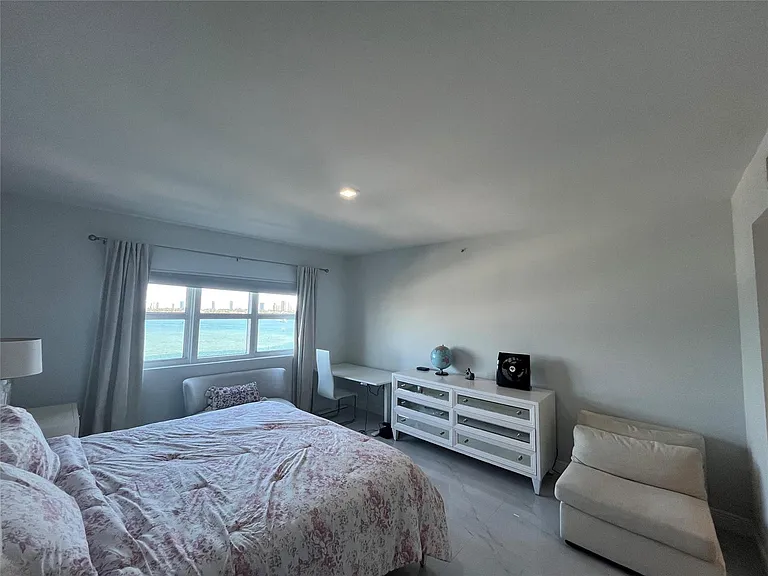 2650 Lake Shore Dr #803 — Photo 26