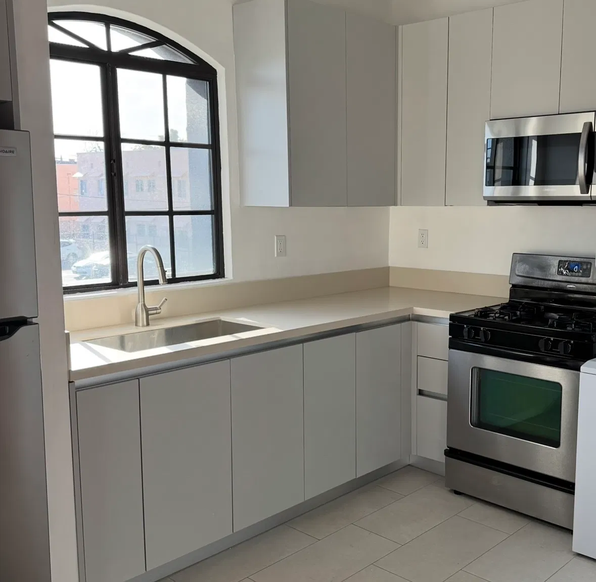 4154 W Pico Blvd — Photo 4