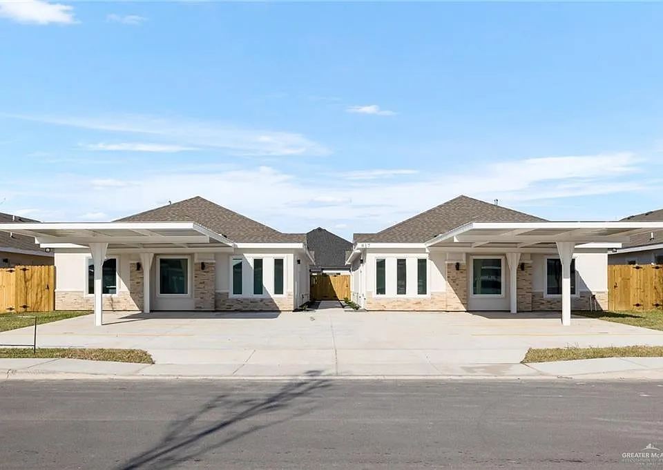 900 N Clarence Ave #2