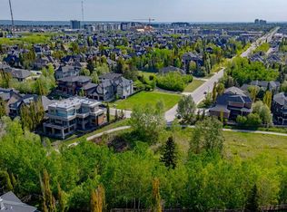 6 Wexford Gdns SW, Calgary, AB T3H 0H2