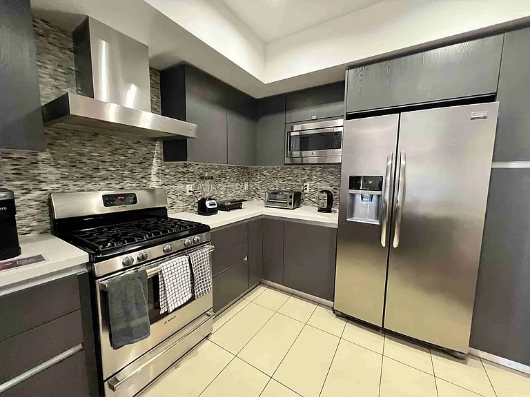 1735 N La Brea Ave #17 — Photo 15