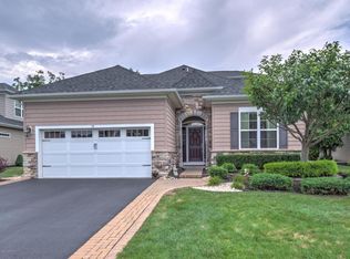 16 E Raphael Ln, Farmingdale, NJ 07727