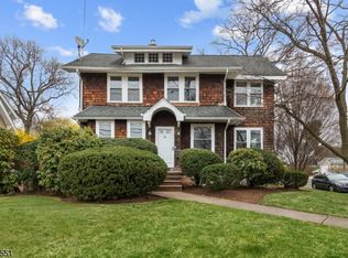 553 River Rd, Teaneck, NJ 07666