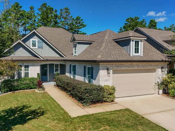 500 Meadow Lake Dr, Freeport, FL 32439