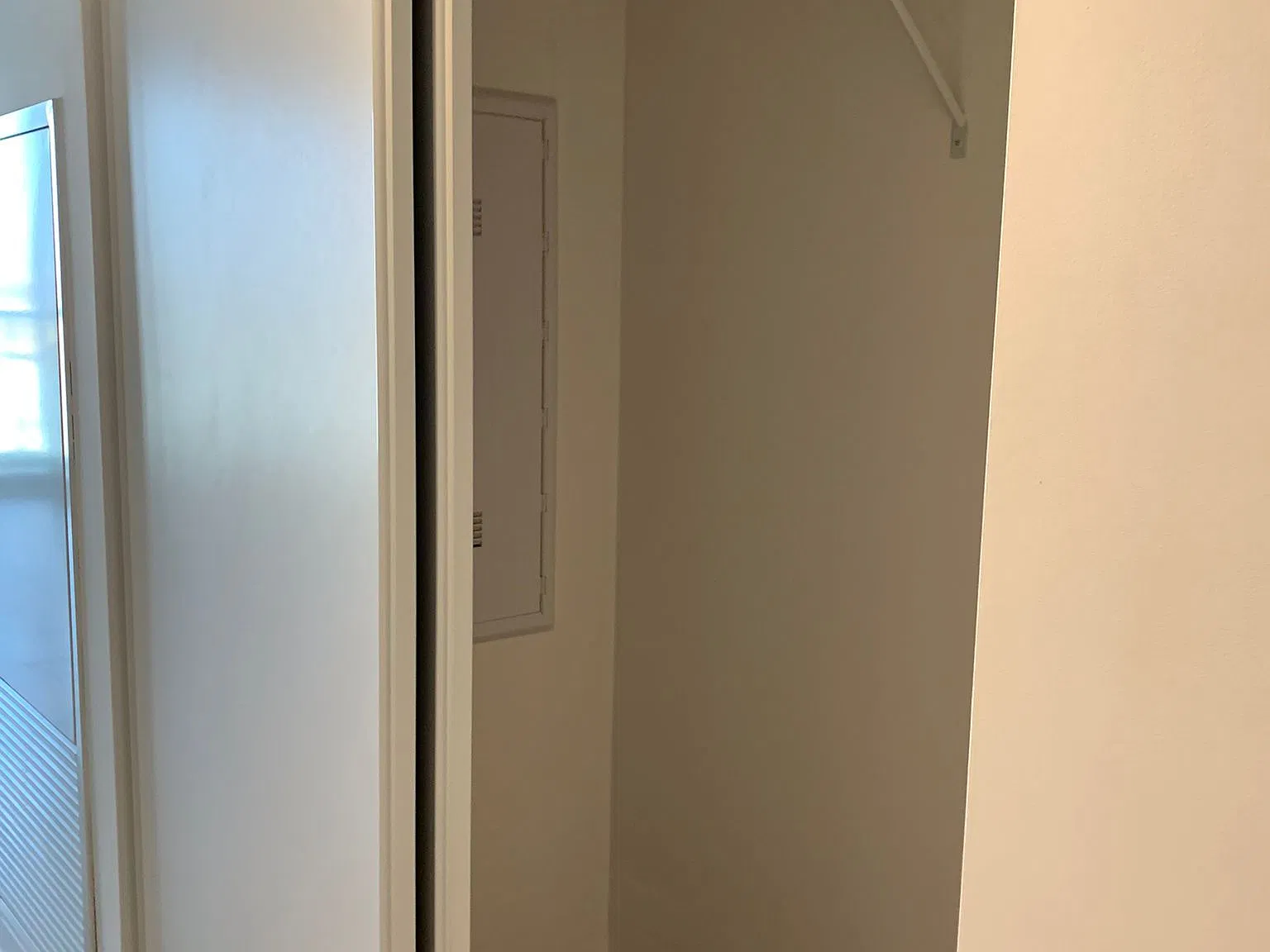 Studio, $2,000 — Photo 3