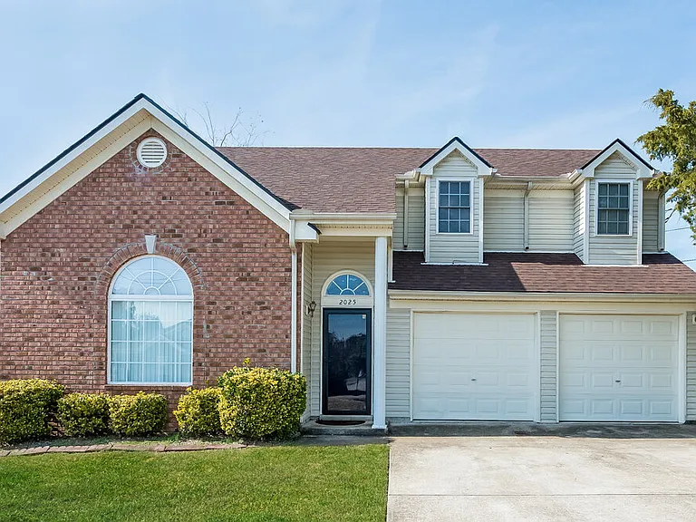 2025 Candlewood Dr — Photo 1