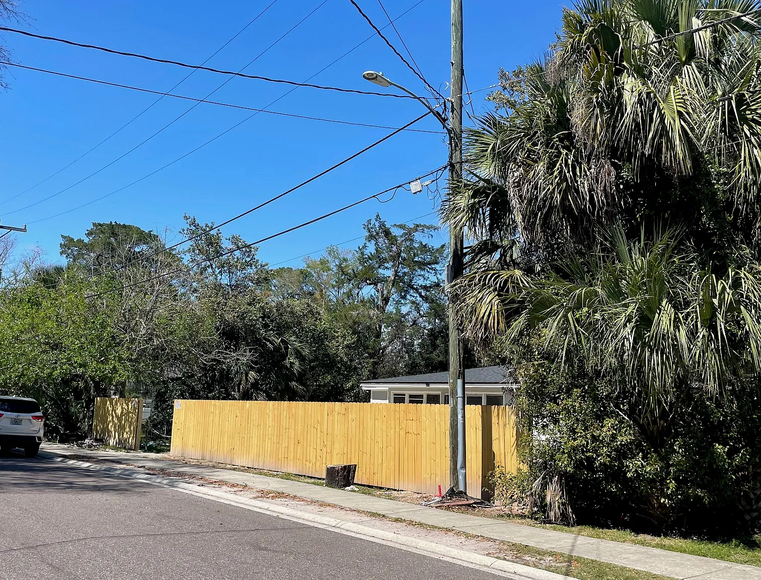 4 bed, 882 sqft, $1,900 — Photo 1